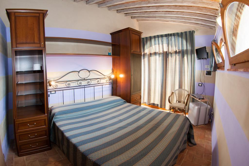 Casa Vacanze "Casale Al Pino" Riparbella Pokój zdjęcie